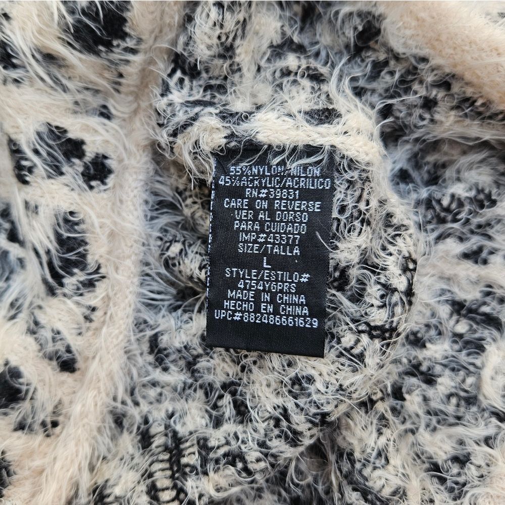 XOXO Black and Cream Fuzzy Soft Long Sleeve Sweater Size L - Picture 9 of 11